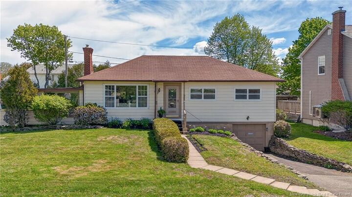 90 Bayview Drive — photo 1