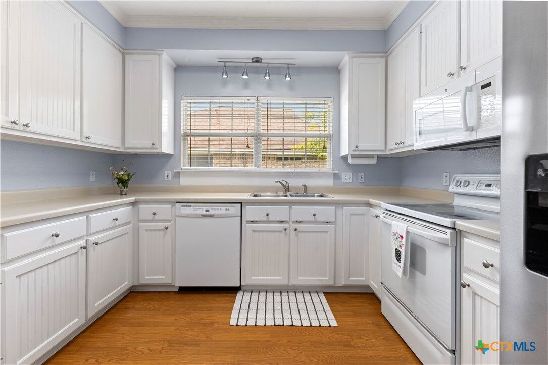 Property Photo: 1405 Azalea Lane TX 78130