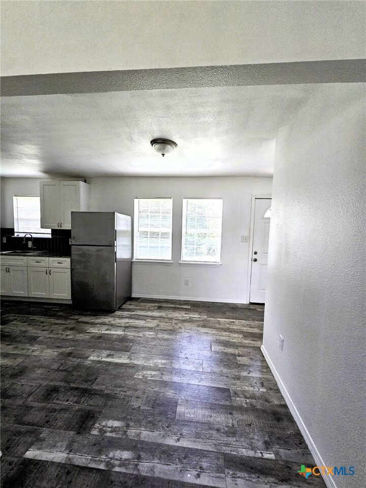 Property Photo: 605 N 11th Street TX 76522