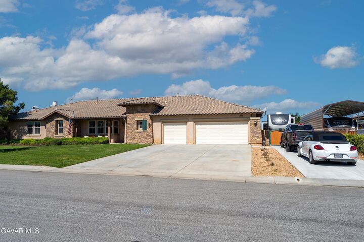 Property Photo: 41641 Doverwood Court CA 93536