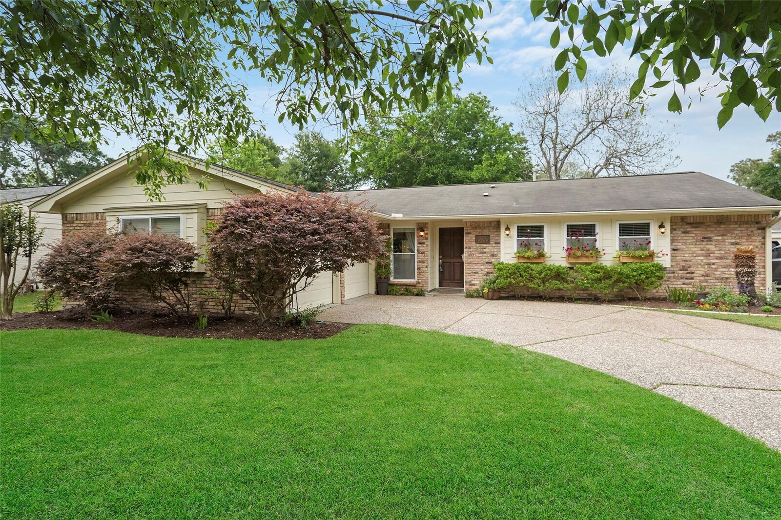 Property Photo:  10710 Overbrook Lane  TX 77042 