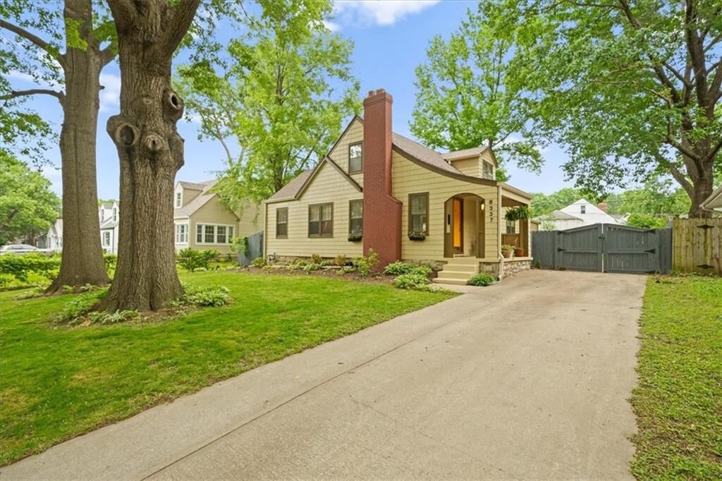 Property Photo:  8337 Mercier Street  MO 64114 