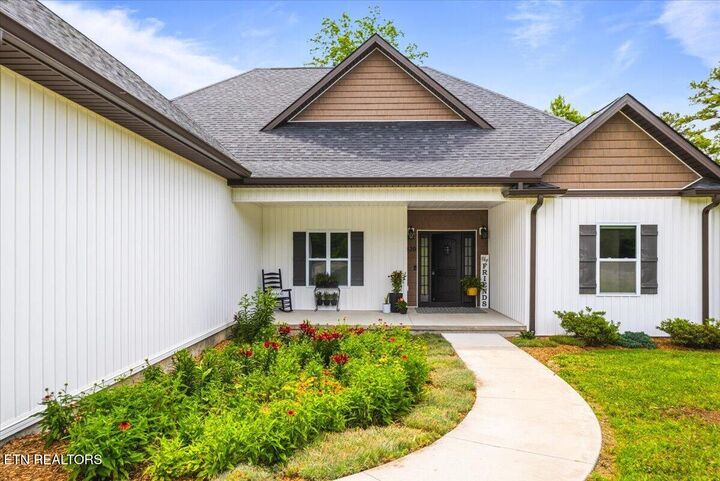 Property Photo: 320 Wagon Lane TN 37870