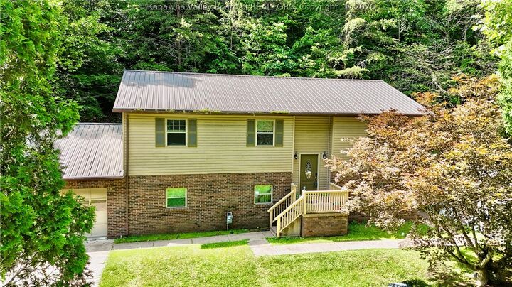 Property Photo:  1432 New Hope Road  WV 25071 