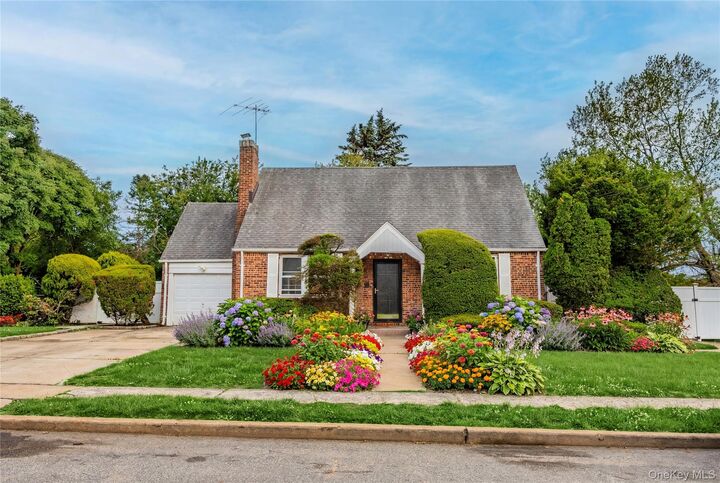 Property Photo: 674 Henry Street NY 11553