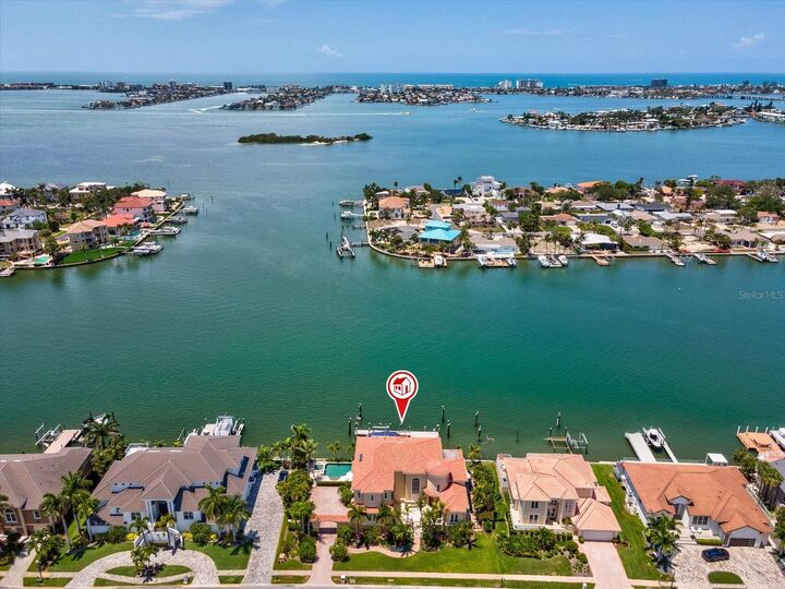 Property Photo: 6224 Pasadena Point Boulevard FL 33707