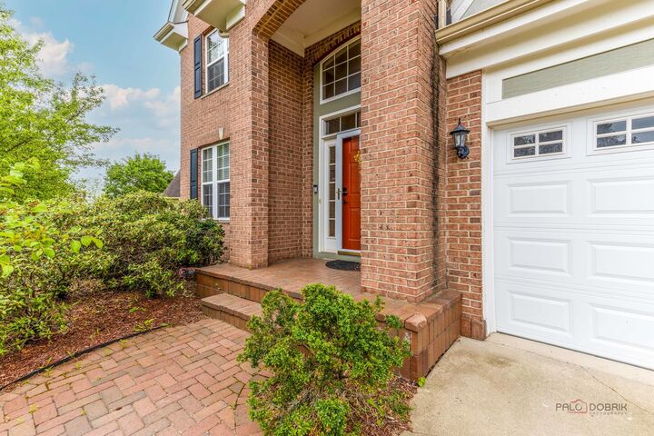 Property Photo:  332 Colonial Drive  IL 60061 