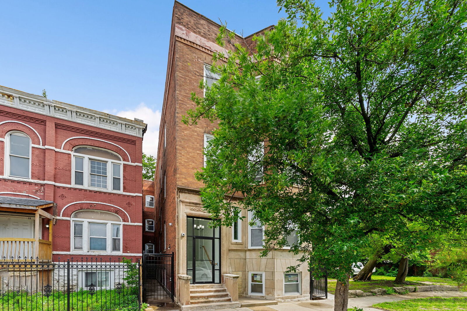 Property Photo:  140 W 66th Street 1F  IL 60621 