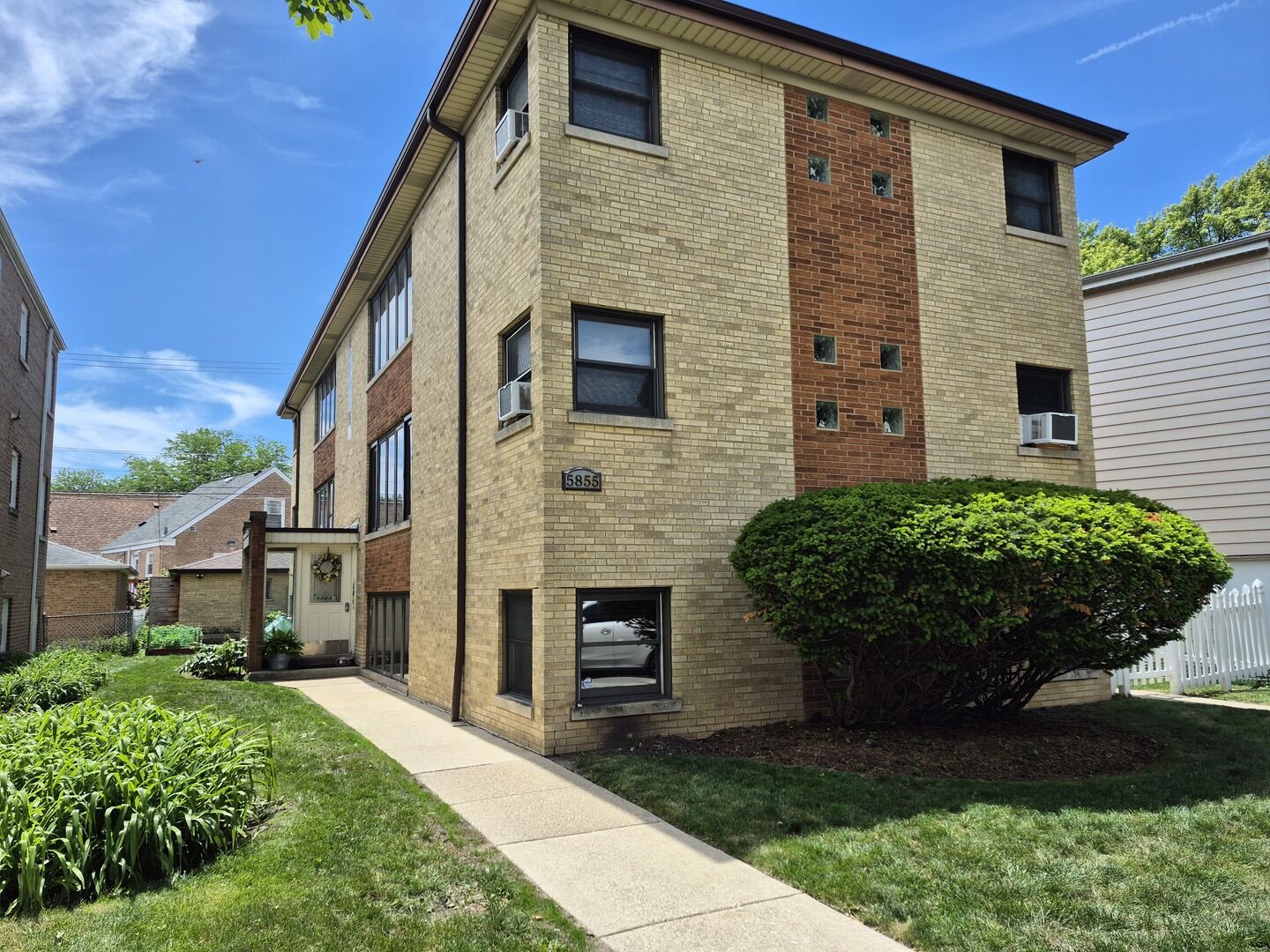 Property Photo:  5855 W Higgins Avenue Gf  IL 60630 