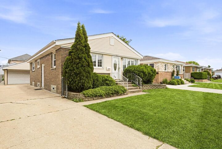 Property Photo:  5013 N Oneida Avenue  IL 60706 