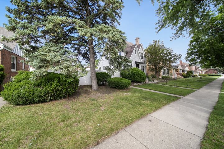 Property Photo:  2632 Maple Street  IL 60131 
