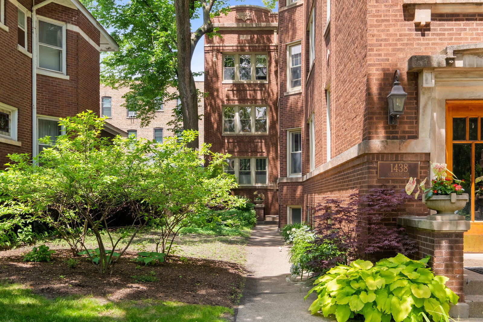 Property Photo:  1442 W Summerdale Avenue 2  IL 60640 