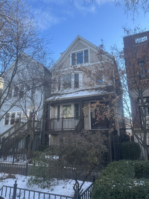 Property Photo:  1327 W Barry Street  IL 60657 