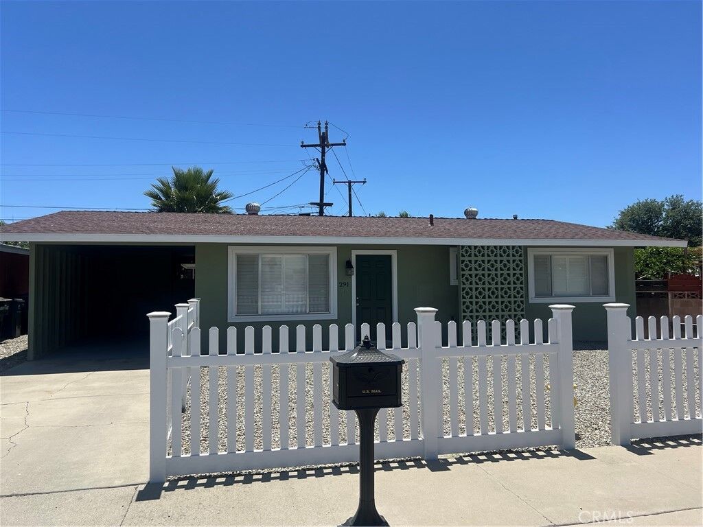 Property Photo: 291 Mary CA 92543