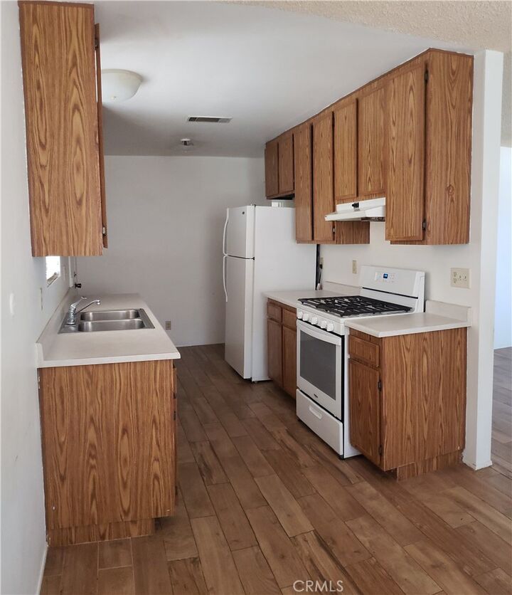 Property Photo:  1964 W Oakland Avenue  CA 92545 