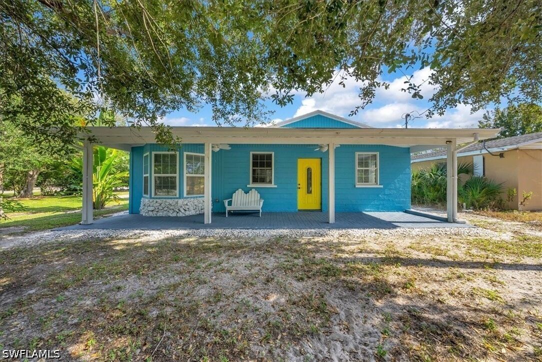 Property Photo: 2750 Manorca Avenue A FL 34112