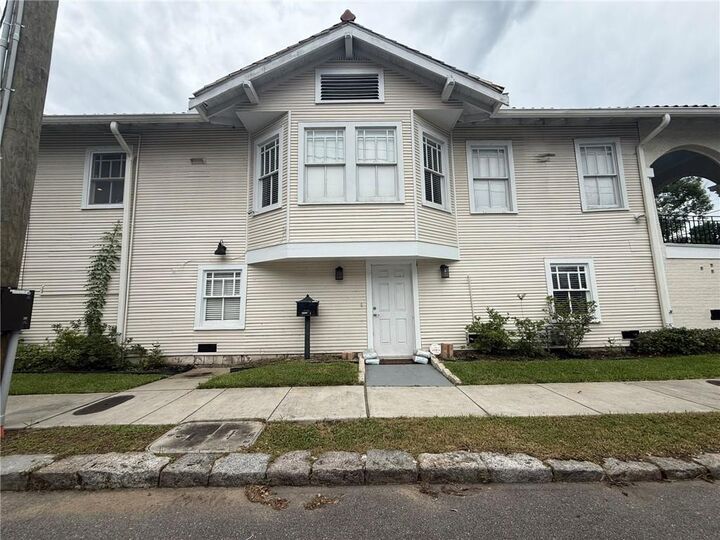 Property Photo:  2735 Octavia Street  LA 70115 