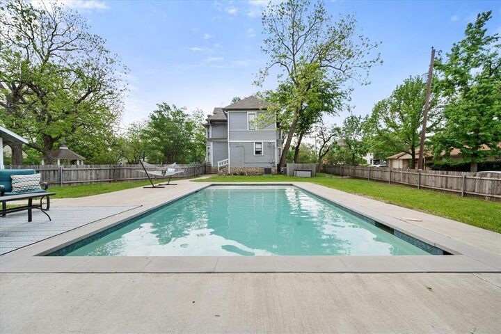 Property Photo:  756 W 3rd Avenue  TX 75110 