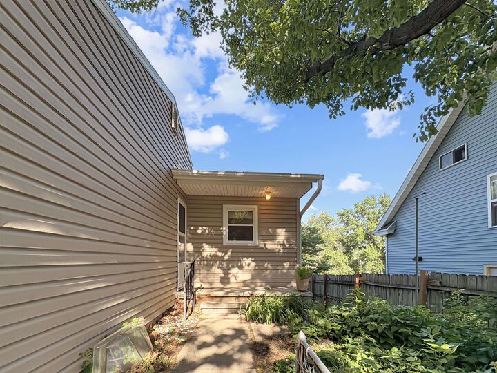 Property Photo:  1912 Wall St  IA 51104 