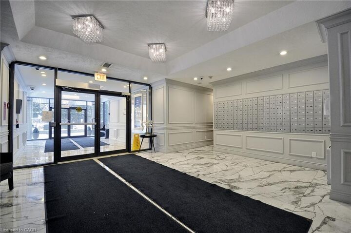 Property Photo:  237 King Street W 1305  ON N3H 5L2 