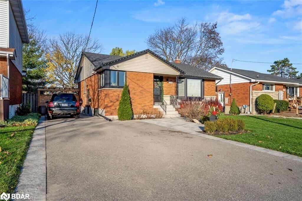 Property Photo: 126 West 26th Street Lower ON L9C 4Z4