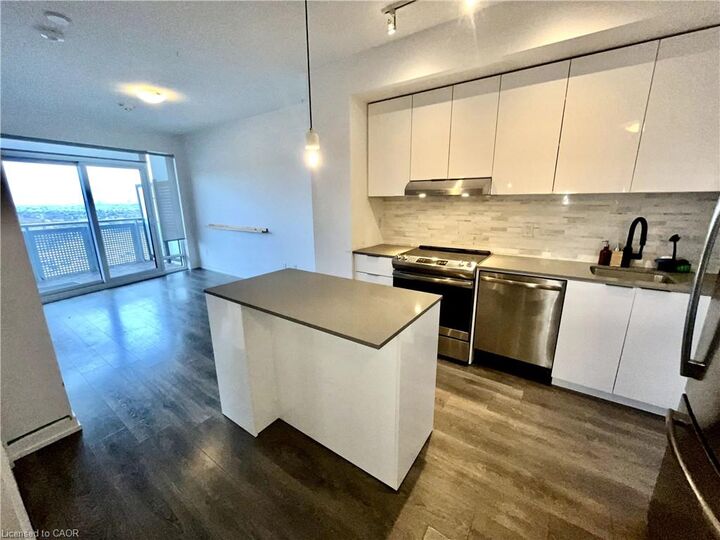 Property Photo: 2520 Eglinton Avenue W 1307 ON L5M 0Y4