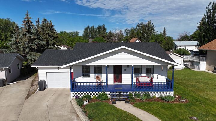 Property Photo:  18 Garden Place  AB T0K 1J0 