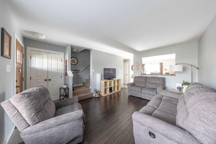 Property Photo: 4260 41 Street 4 SK S9V 2J2