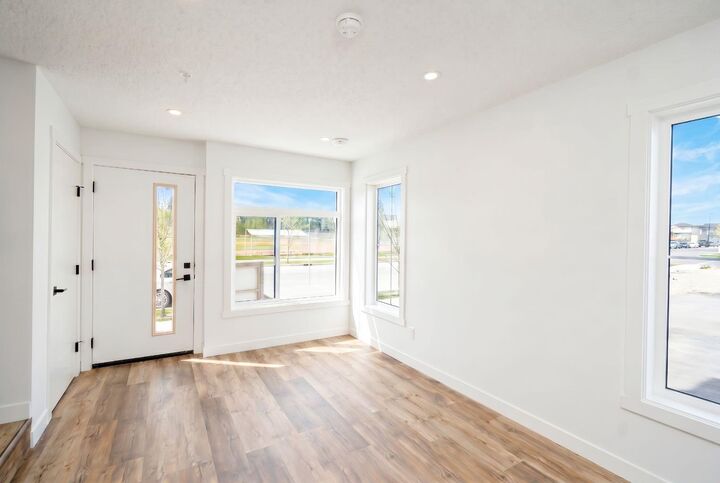 Property Photo:  156 Park Street 101  AB T4C 2B8 