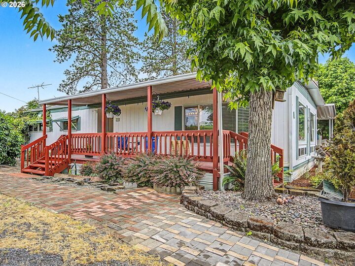 Property Photo:  4400 SE Roethe Rd 14  OR 97267 