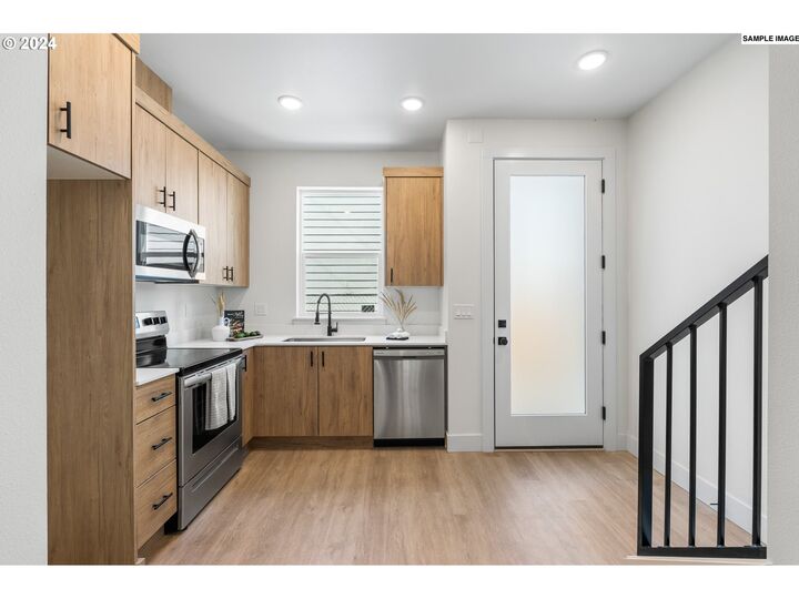 Property Photo:  6669 N Fessenden St  OR 97203 