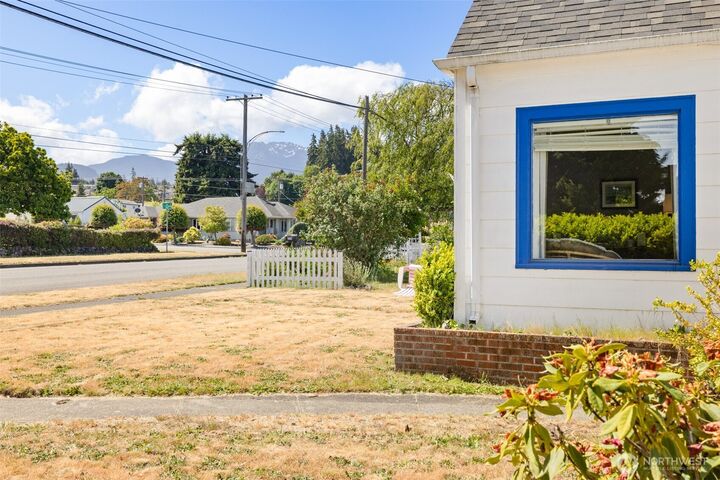 Property Photo: 218 S Jones Street WA 98362