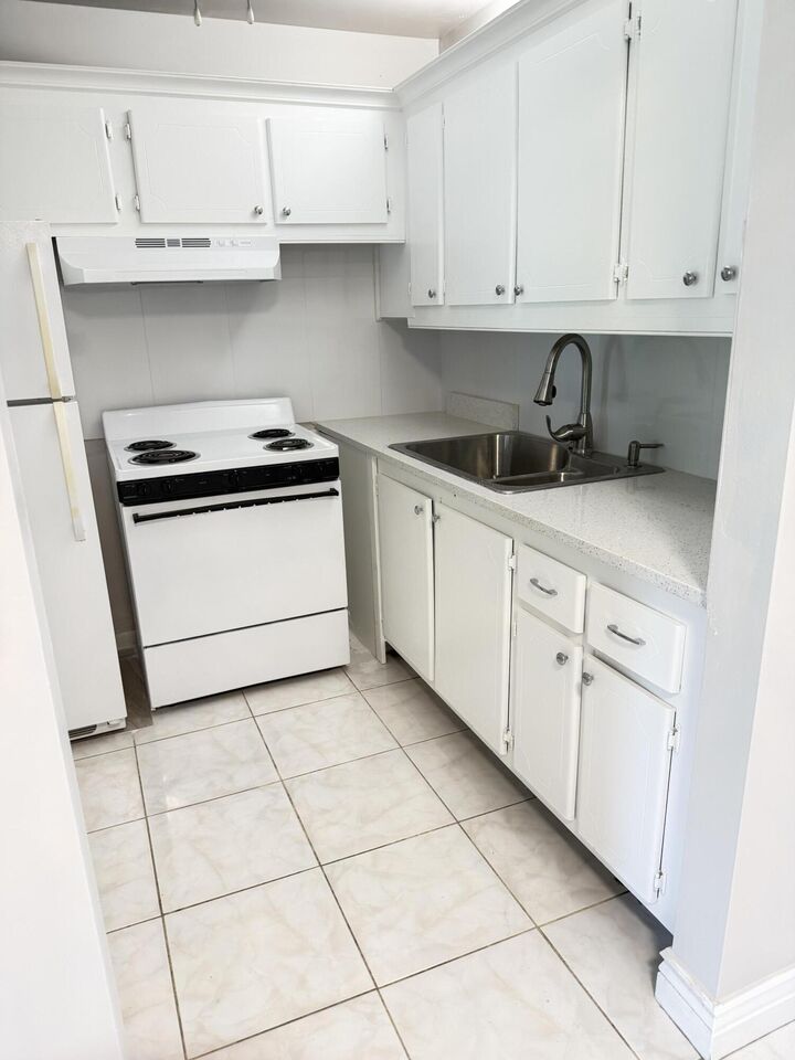 Property Photo: 179 Windsor H FL 33417