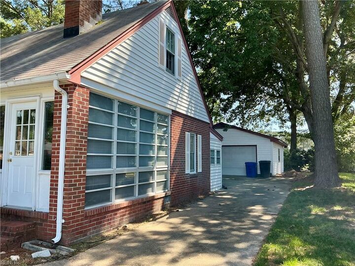 Property Photo:  226 Mayflower Rd  VA 23701 