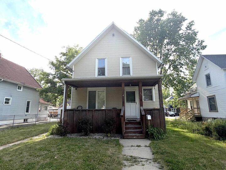 Property Photo:  852 9th Street  WI 53511 