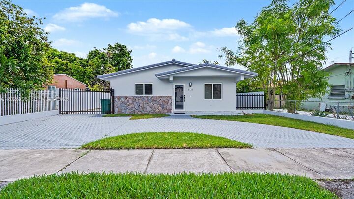 Property Photo: 3731 SW 87th Pl FL 33165