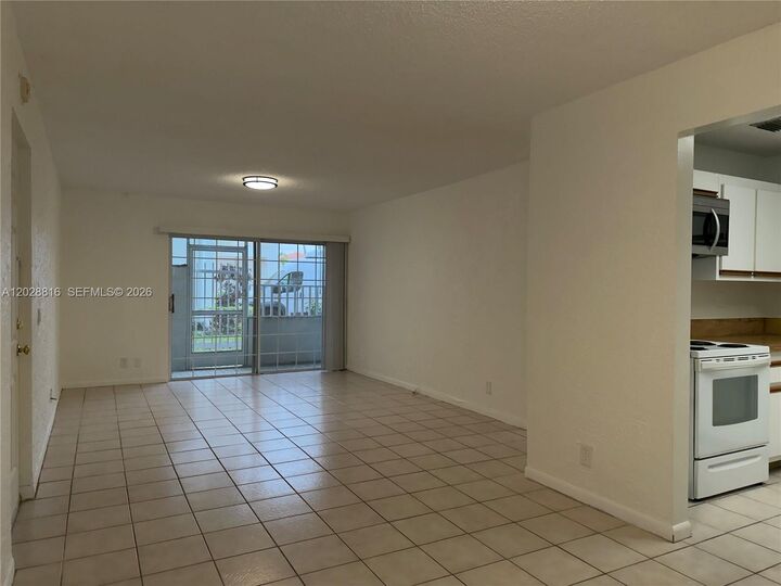 Property Photo: 10441 Mahogany Key Cir 106 FL 33196