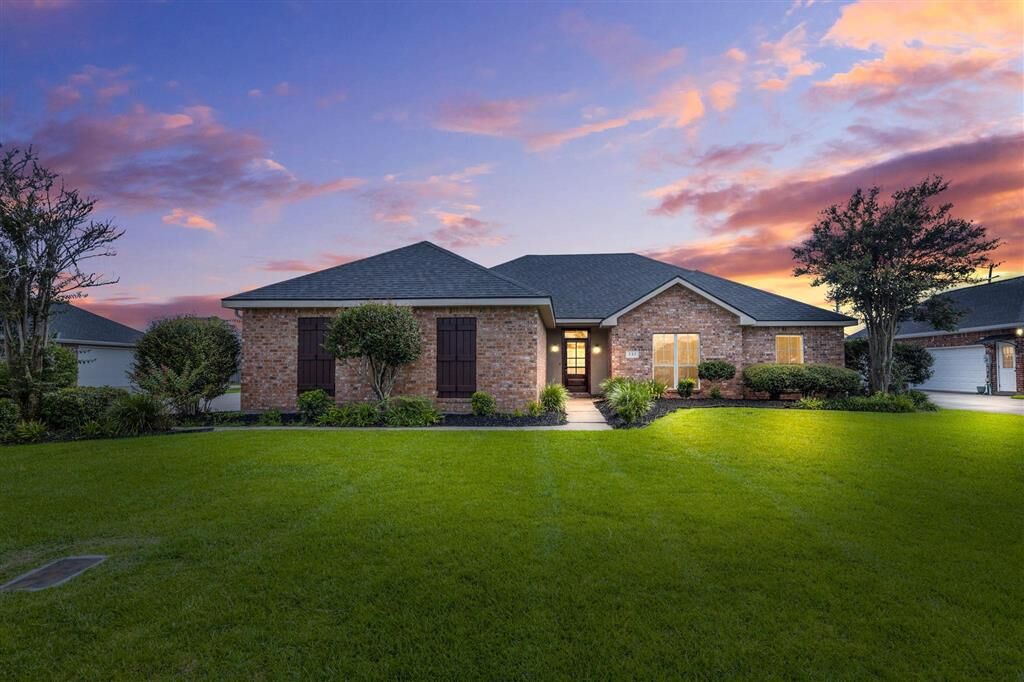 Property Photo: 337 Oxford Court LA 70605