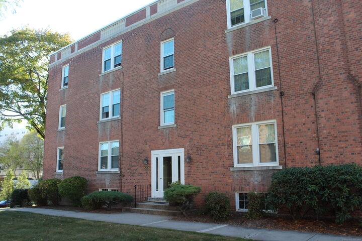 Property Photo:  888 Farmington Avenue D  CT 06119 