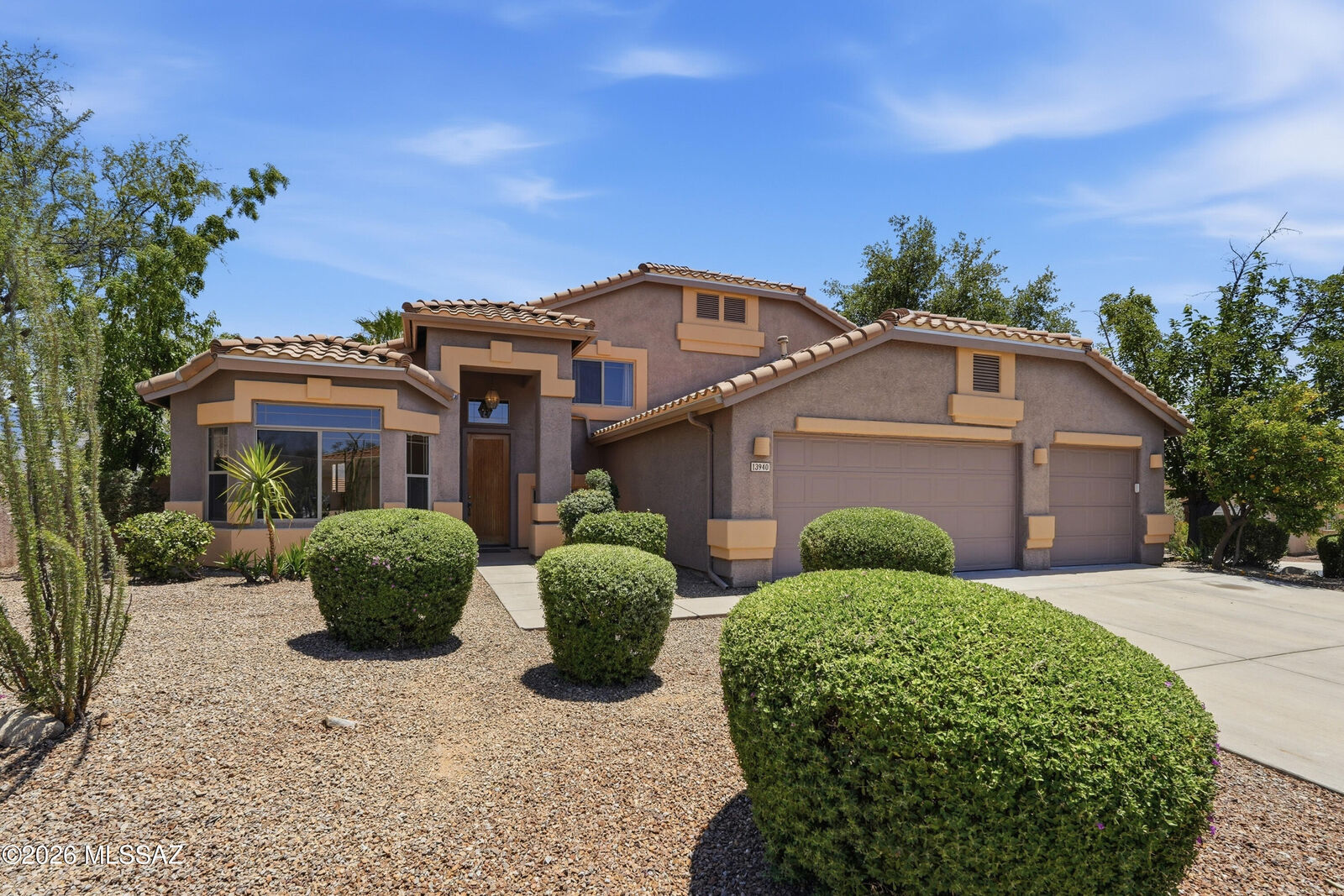Property Photo:  13940 N Eddington Place  AZ 85755 