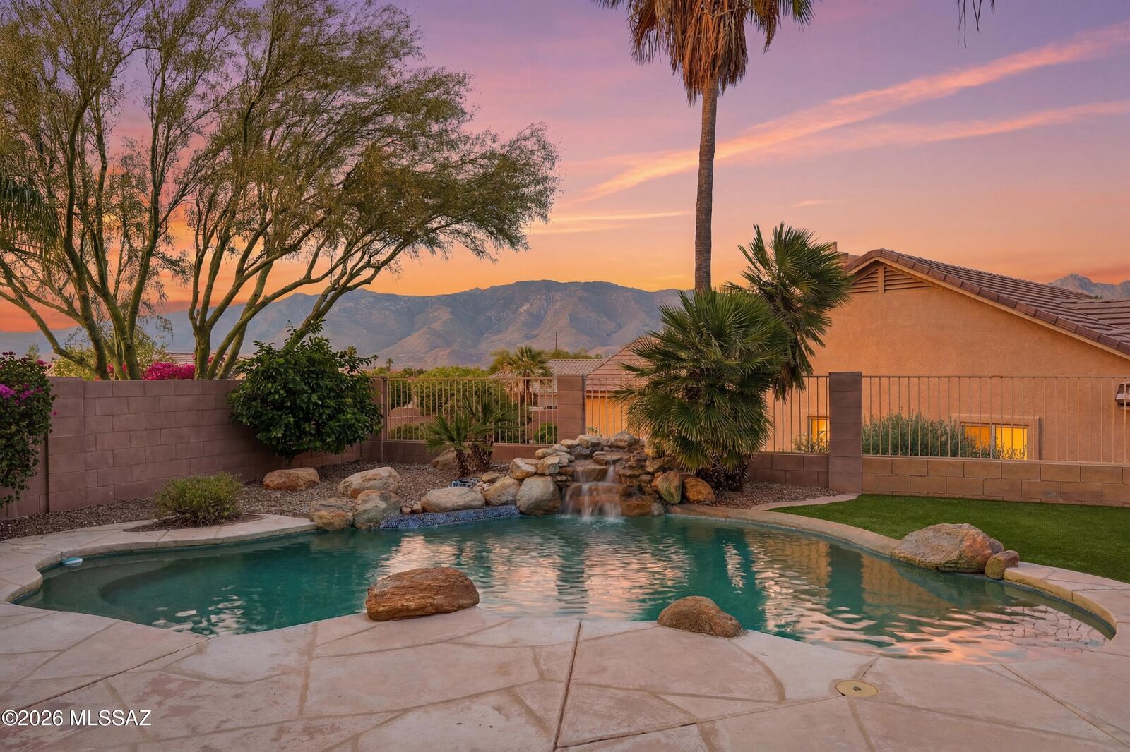 Property Photo:  13940 N Eddington Place  AZ 85755 