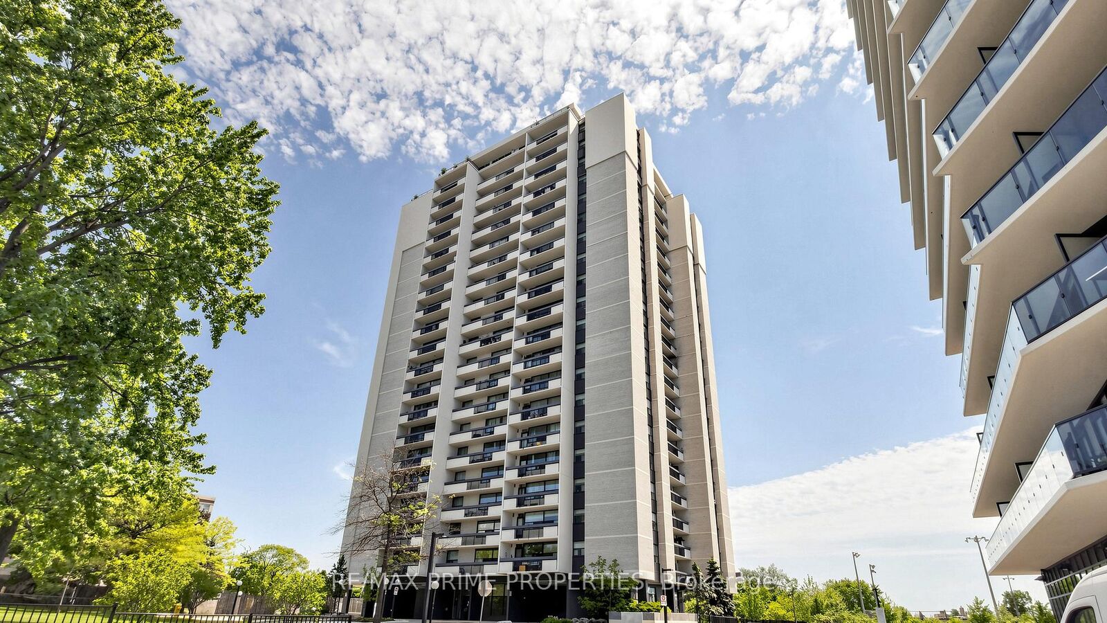 Property Photo: 1455 Lawrence Avenue W 1404 ON M6L 1B1
