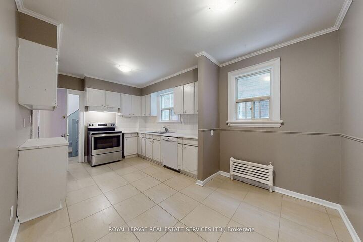 Property Photo: 89 Oriole Parkway ON M5P 2G7