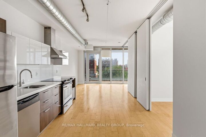 Property Photo: 340 McLeod Street 646 ON K2P 1A4
