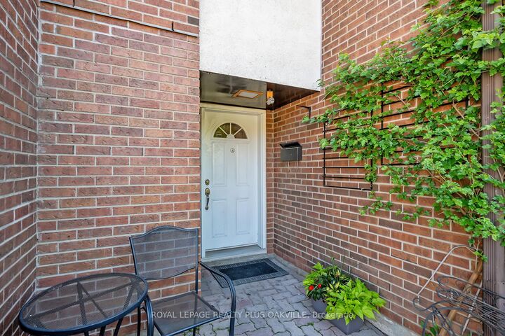 Property Photo: 1051 Cedarglen Gate 51 ON L5C 3A7