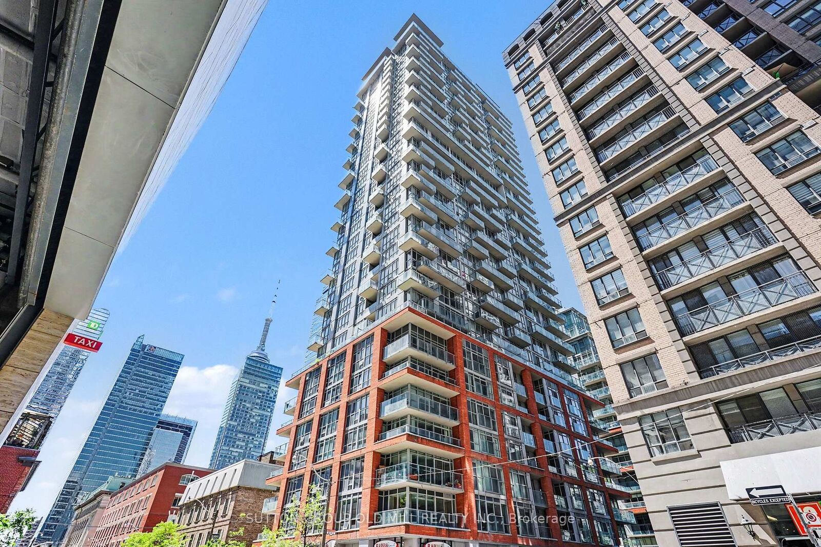 Property Photo: 126 Simcoe Street 713 ON M5H 4E6