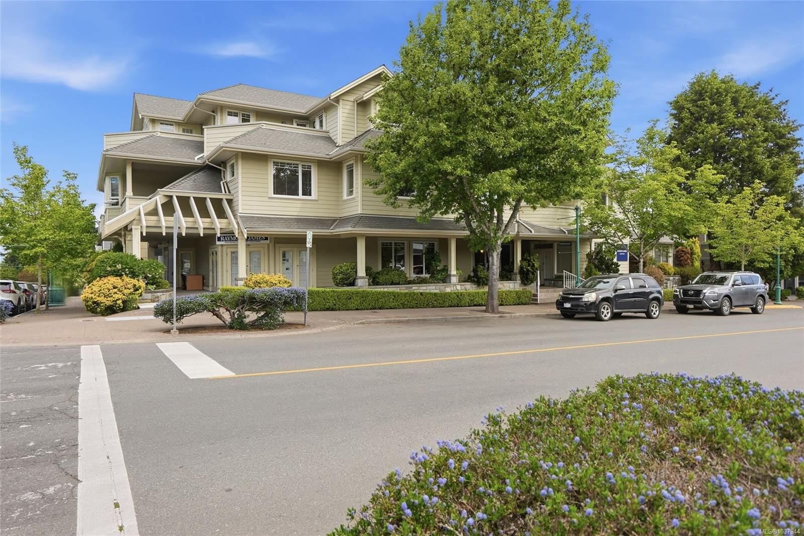 Property Photo:  193 Second Ave W #101  BC V9K 2N5 