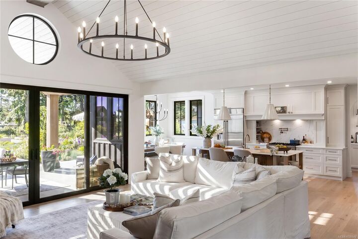 Property Photo: 839 Clayton Rd BC V8L 5M3