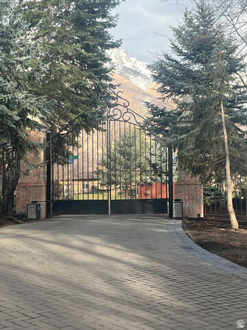 Property Photo:  2051 E Normandywoods Ct  UT 84117 
