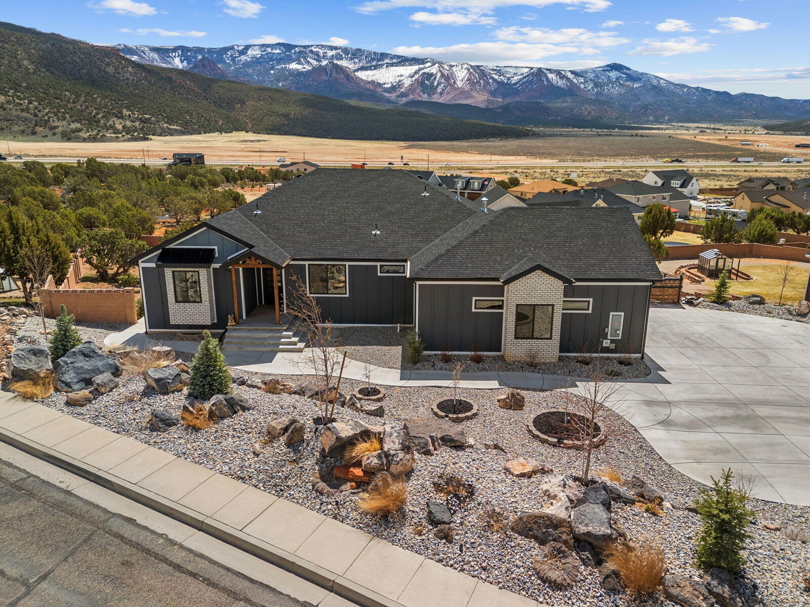 Property Photo: 2753 W Eagle Ridge Lp UT 84720